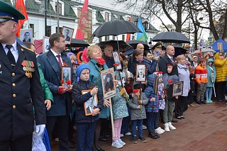 Шествие «Бессмертного полка» завершилось торжественным митингом у Мемориала Славы