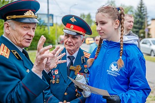 Ветераны Великой Отечественной войны и Вооруженных Сил и граффити-райтер