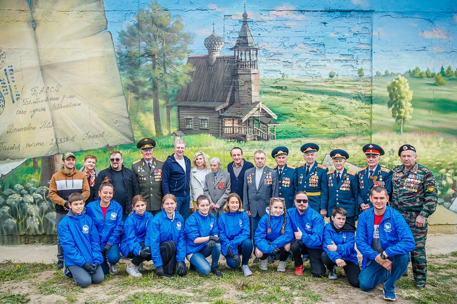 Общее фото, Глава Одинцовского округа вместе с ветеранами и художниками дал старт акции «Чтобы помнили»