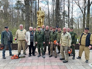 В Звенигородском лесничестве ко Дню Победы благоустроили территории памятных мест в лесах