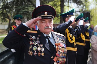 Участие в митинге приняли ветераны, депутаты местного Совета, общественники и волонтёры