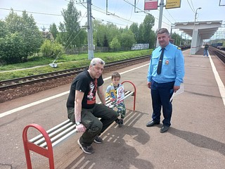 Сотрудники администрации Одинцовского городского округа совместно с представителями ГКУ МО «Административно-пассажирская инспекция» провели 26 мая профилактические рейды рядом с железнодорожными платформами «Перхушково», «Жаворонки», «Петелино» и «Портновская»