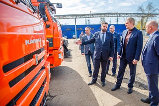 Глава Андрей Иванов передал спецтехнику муниципальным предприятиям Одинцовского округа
