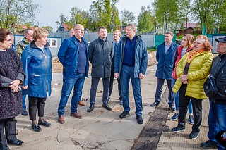 Глава Одинцовского городского округа Андрей Иванов вместе с жителями Звенигорода проверил ход реконструкции стадиона «Спартак»