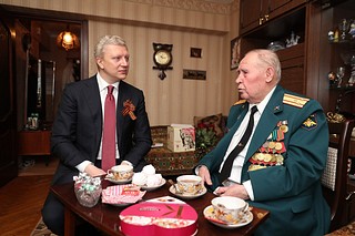 Глава Одинцовского округа Андрей Иванов лично поздравил с Днем Победы участников Великой Отечественной войны Геннадия Ковалёва и Бориса Гаевского