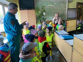 Одинцовские дошколята познакомились с работой пожарных подразделений