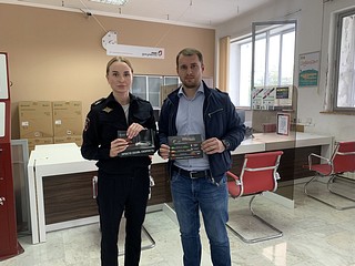 Госавтоинспекторы напомнили посетителям многофункционального центра о безопасном поведении на дороге