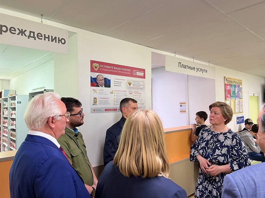 Лариса Лазутина и Дмитрий Голубков посетили детскую поликлинику Одинцовской областной больницы, Июнь