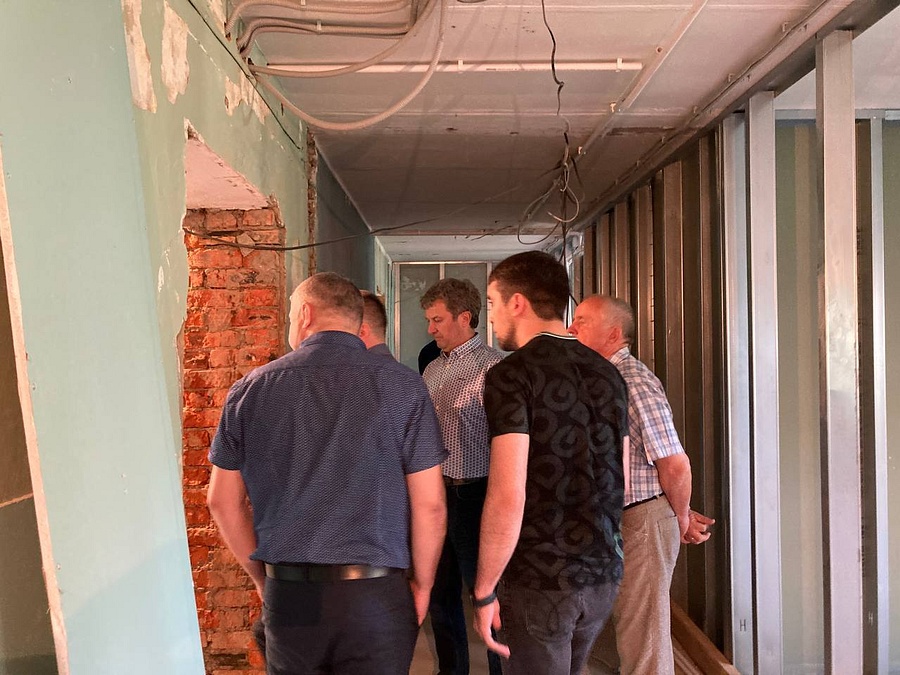 Олег Рожнов посетил акуловскую амбулаторию, Июнь