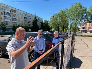 Олег Рожнов провёл контроль мероприятий по благоустройству сквера