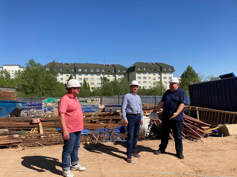 Олег Рожнов посетил строительство детского сада в Кубинке, Июнь