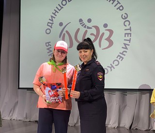 Все участники получили полезные подарки — световозвращающие браслеты и тематические листовки