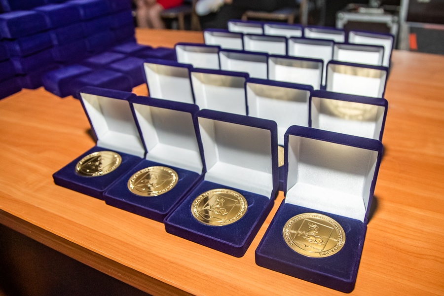 Медали, Одинцовский округ лидирует в МО по числу «золотых» выпускников — 357 ребят закончили школы с медалями