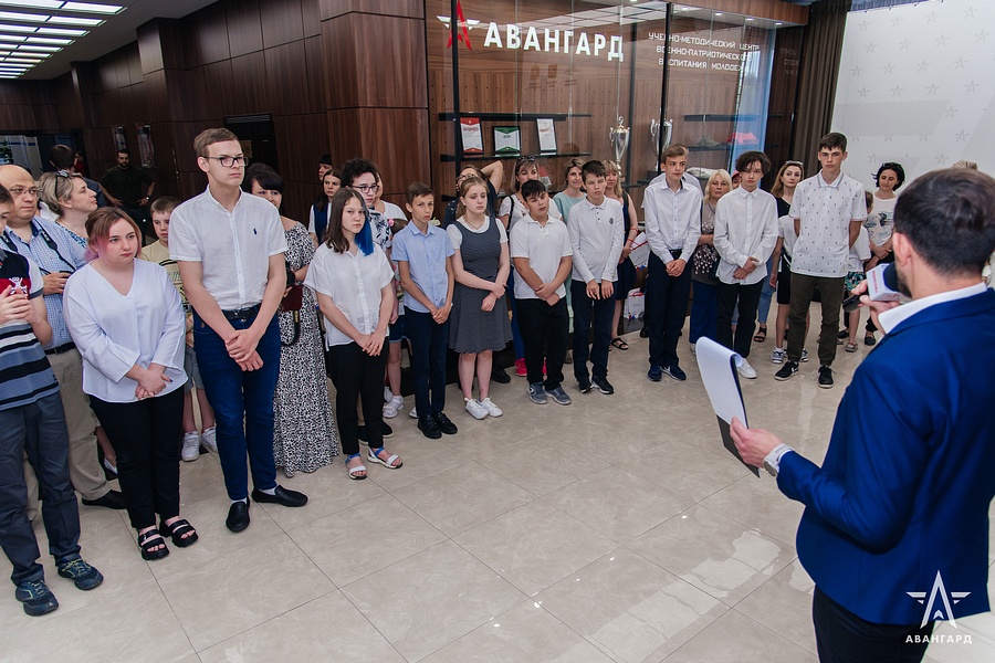 В Центре военно-патриотического воспитания молодежи «Авангард» 10 июня состоялось торжественное вручение паспортов юным жителям муниципалитета, Июнь