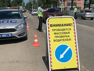 В рамках рейда осуществлена массовая проверка водителей по выявлению и пресечению нарушений правил перевозки детей̆