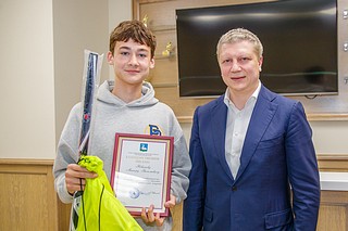 Андрей Иванов вручил молодым спортсменам благодарственные письма и ценные подарки