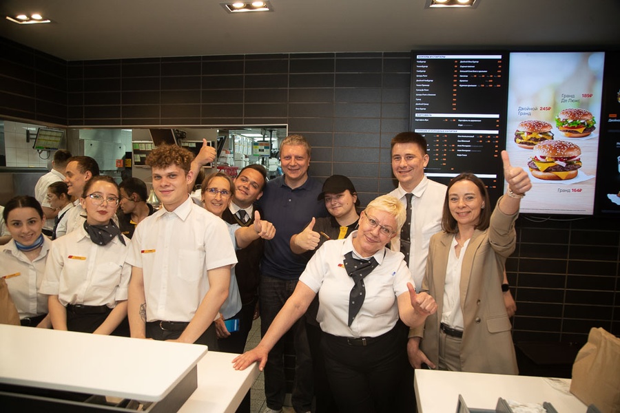 Андрей Иванов посетил открывшийся в Одинцово ресторан «Вкусно — и точка», Андрей Иванов посетил открывшийся в Одинцово ресторан «Вкусно — и точка»