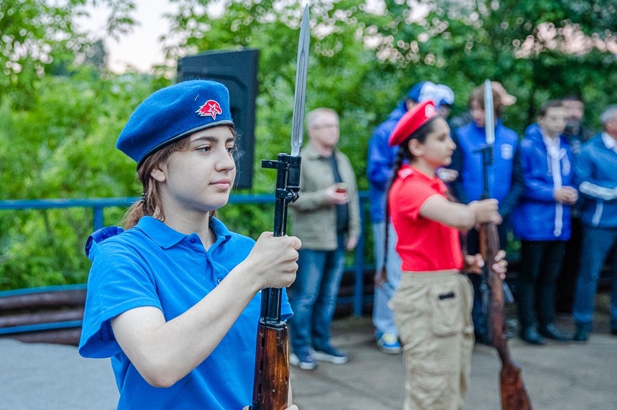 В акции приняли участие более 500 человек, Андрей Иванов принял участие в патриотической акции ко Дню памяти и скорби «Такою все дышало тишиной»