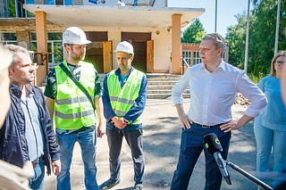 Ход капитального ремонта Введенской школы в Звенигороде проверил Андрей Иванов