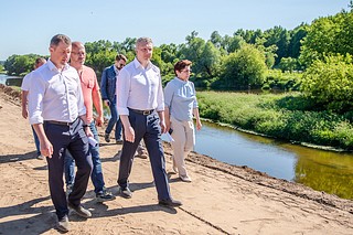 Глава Одинцовского округа Андрей Иванов лично проверил, как продвигается обновление важного спортивного объекта