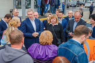 Состояние пешеходного моста над жд-путями в Голицыно обсудил Андрей Иванов с жителями города