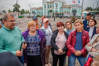 Состояние пешеходного моста над жд-путями в Голицыно обсудил Андрей Иванов с жителями города
