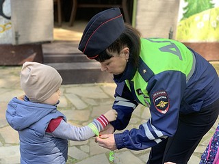 В завершение мероприятия сотрудники Госавтоинспекции вручили тематические памятки как напоминание о безопасном поведении на дороге