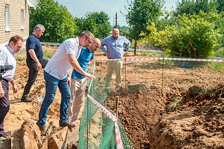 Дмитрий Голубков проверил ход капитального ремонта инженерных сетей в Каринском