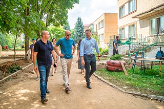 Дмитрий Голубков проверил ход ремонта детских садов в Звенигороде