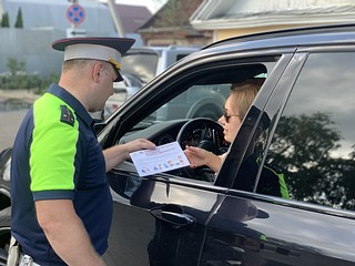 Автоинспекторы проводили профилактические беседы с участниками дорожного движения