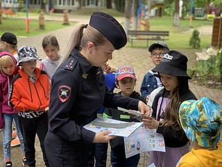 Дорожные полицейские посетили детский оздоровительный лагерь