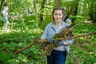 Активисты очистили территорию парка от мусора и валежника, провели опиловку сухостоя и собрали порубочные остатки