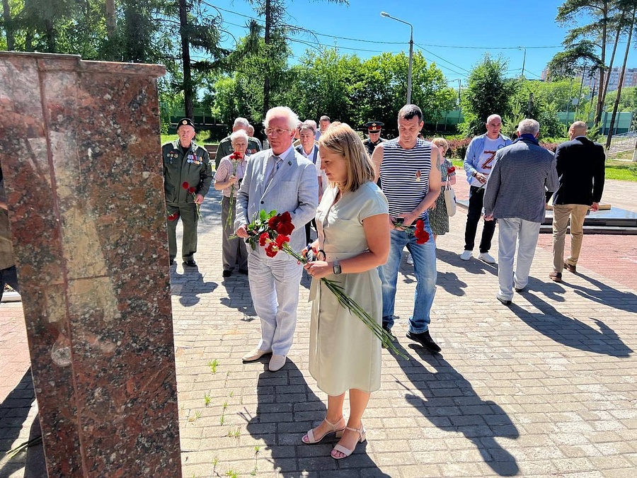 Одинцовские партийцы приняли участие в памятном митинге, Июль