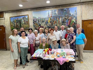 Одинцовские сторонники партии приняли участие в акции «Бабушкина забота»