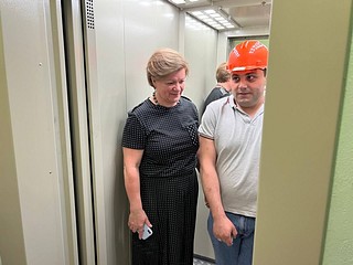 Статус работ по замене лифтов жилого дома в Одинцово зафиксировали партийцы