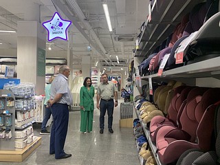 Одинцовские партийцы проверили наличие автомобильных удерживающих устройств в торговых точках
