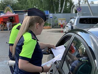 Автоинспекторы проводили профилактические беседы с участниками дорожного движения