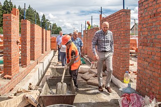 Дмитрий Голубков проверил ход строительства офиса врача общей практики в Саввинской слободе