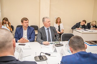 Планы по благоустройству парка на территории поселка Горки-10 озвучили на еженедельном совещании «Выездной Администрации» в территориальном управлении Успенское