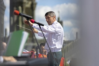 Дирижировали оркестром художественный руководитель — начальник военно-оркестровой службы подполковник Ибрагим Абдулаев и начальник оркестра майор Арслан Рыскулов