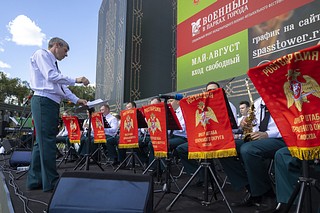 Коллектив исполнил марш «Ратный» и песню «Не забывайте матерей» композитора