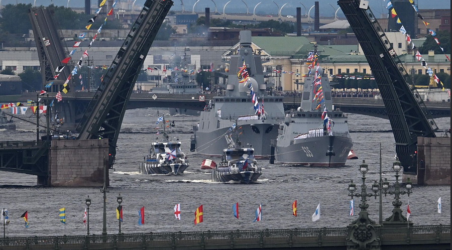В Главном военно-морском параде в честь Дня ВМФ принял участие малый ракетный корабль «Одинцово», Июль