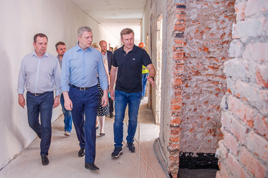 В ходе очередной инспекции Андрей Иванов вместе с родителями и общественниками оценил степень строительной готовности объекта, Июль