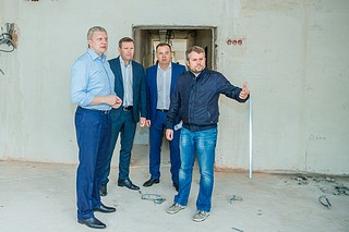 Глава Одинцовского городского округа Андрей Иванов проверил ход реконструкции Введенской средней школы в Звенигороде