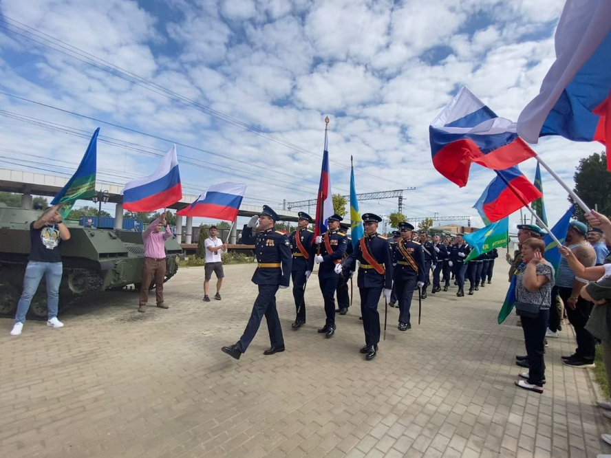 2В День ВДВ 2 августа в Кубинке открыли памятник боевой машине десанта — БМД-1
