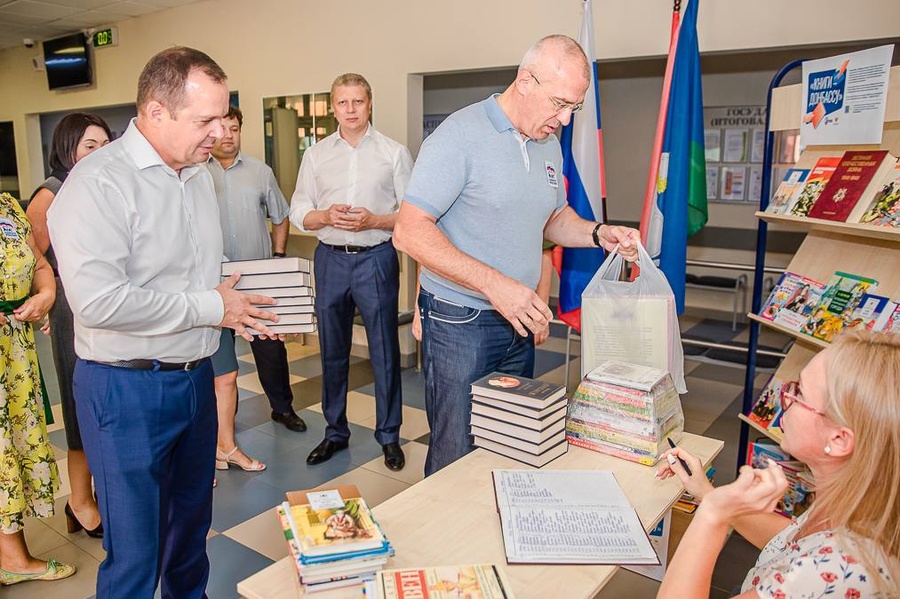 08 18 19 58 03, В Одинцовском округе продолжается реализация благотворительной акции «Книги — Донбассу»