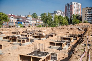 Здание будет рассчитано на 200 мест, к настоящему моменту его строительная готовность составляет более 10%