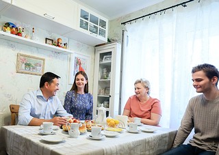 Учительница из Одинцовского округа получила сертификат на соципотеку лично от губернатора Подмосковья