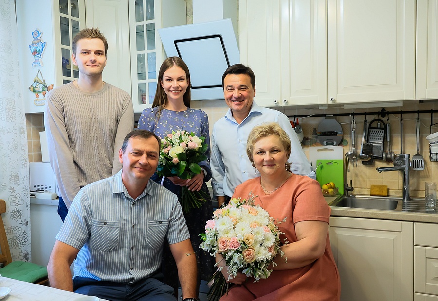 Учительница из Одинцовского округа получила сертификат на соципотеку лично от губернатора Подмосковья, Август