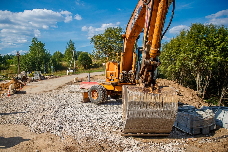 В ходе реконструкции автодороги будет уложено 15,6 тысячи м2 асфальтобетонного покрытия, устроено 2,4 тысячи м2 тротуара, Август